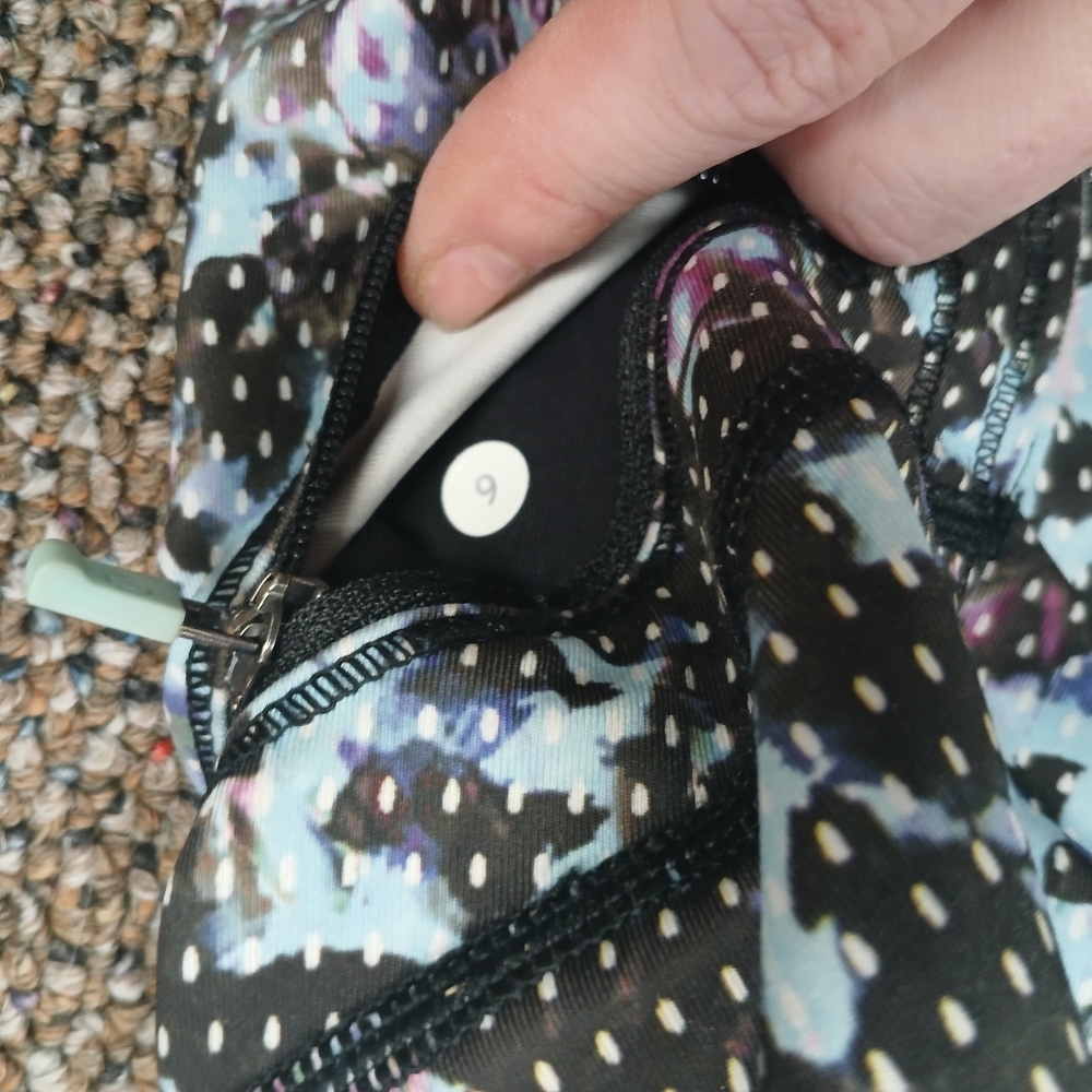 Lululemon EUC Sz 6 Capri Leggings - Picture 2 of 5
